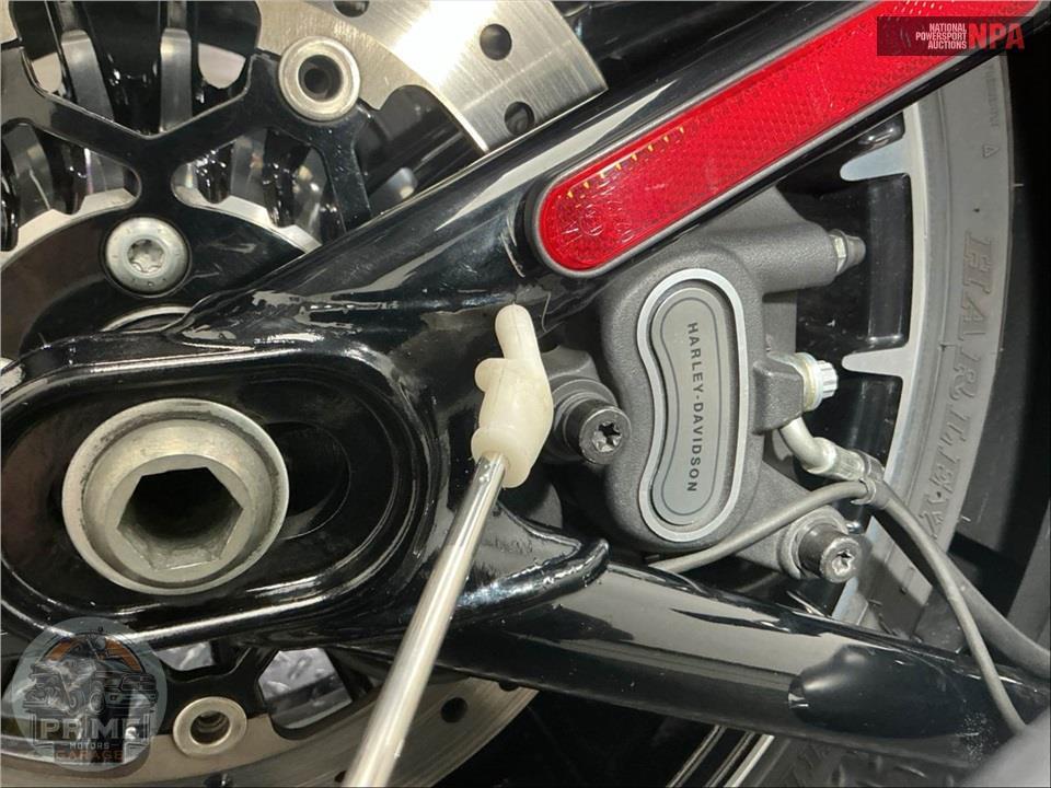 2017 Harley-Davidson FXSB BREAKOUT — фото 35