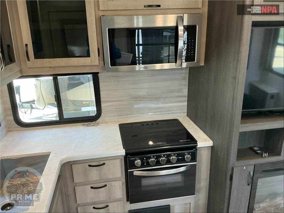 2021 Voyage By Winnebago M-2427RB — фото 17