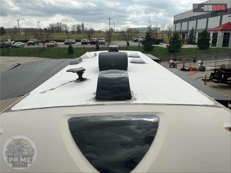 2017 Thor Motor Coach LF31 E450-V10 - QUANTUM SERIES — фото 30