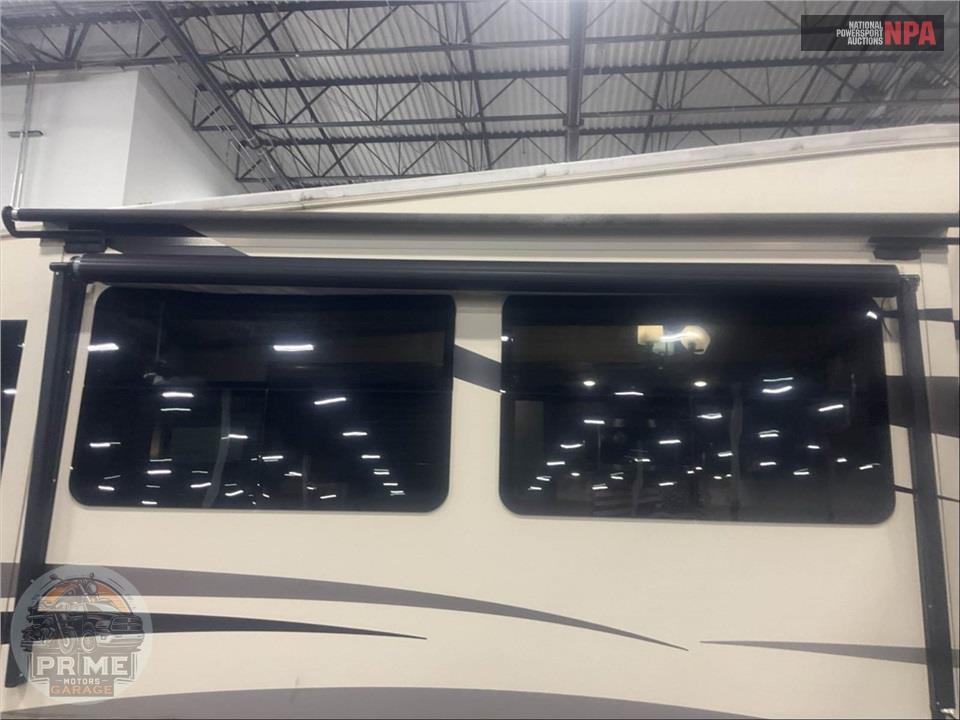 2017 Cedar Creek M-38EL - CHAMPAGNE FIFTH WHEEL SERIES — фото 45