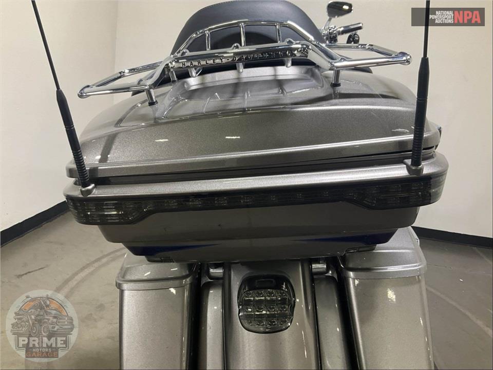 2017 Harley-Davidson FLHTKSE CVO ULTRA LIMITED — фото 20