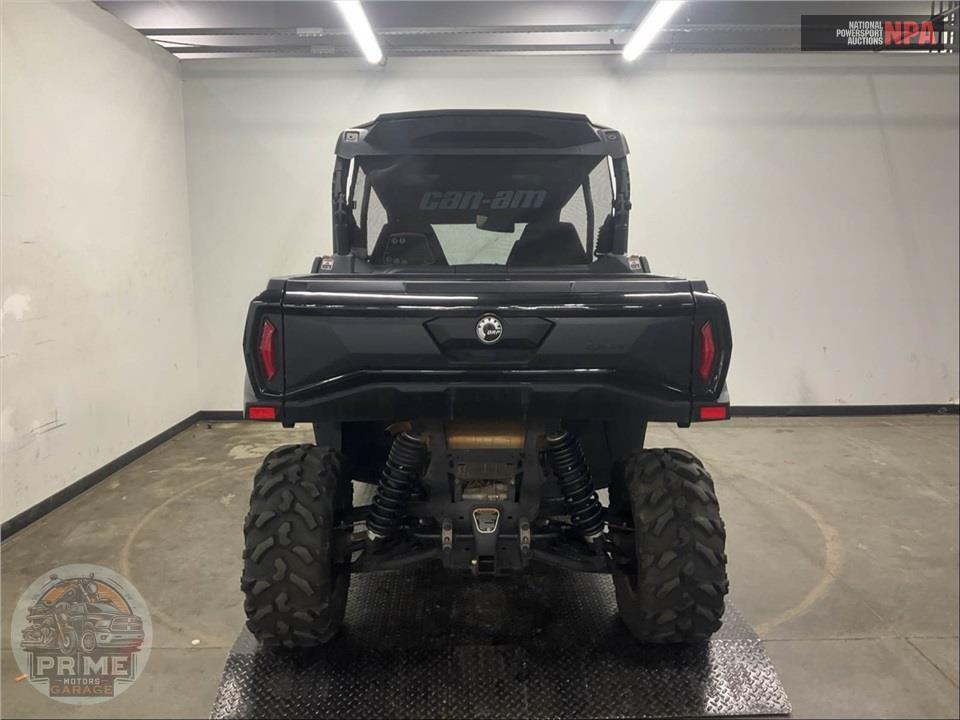 2025 Can-Am COMMANDER MAX XT 700 — фото 4