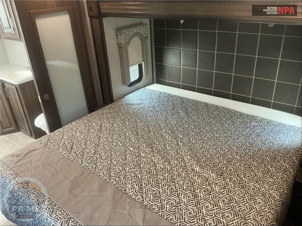 2020 Keystone Rv M-3710 KP - ALPINE FIFTH WHEEL SERIES — фото 10