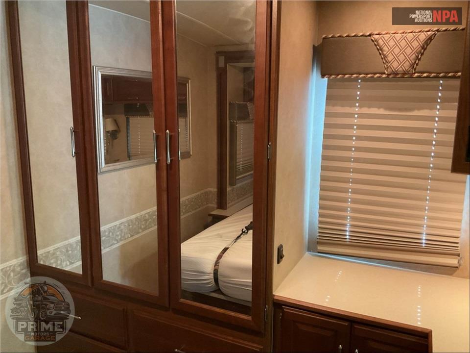 2006 Winnebago M-35A WORKHORSE ADVENTURER SERIES — фото 25