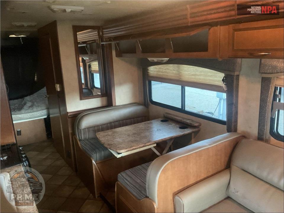 2013 Thor Motor Coach M-31L E450-V10 - CHATEAU SERIES — фото 6