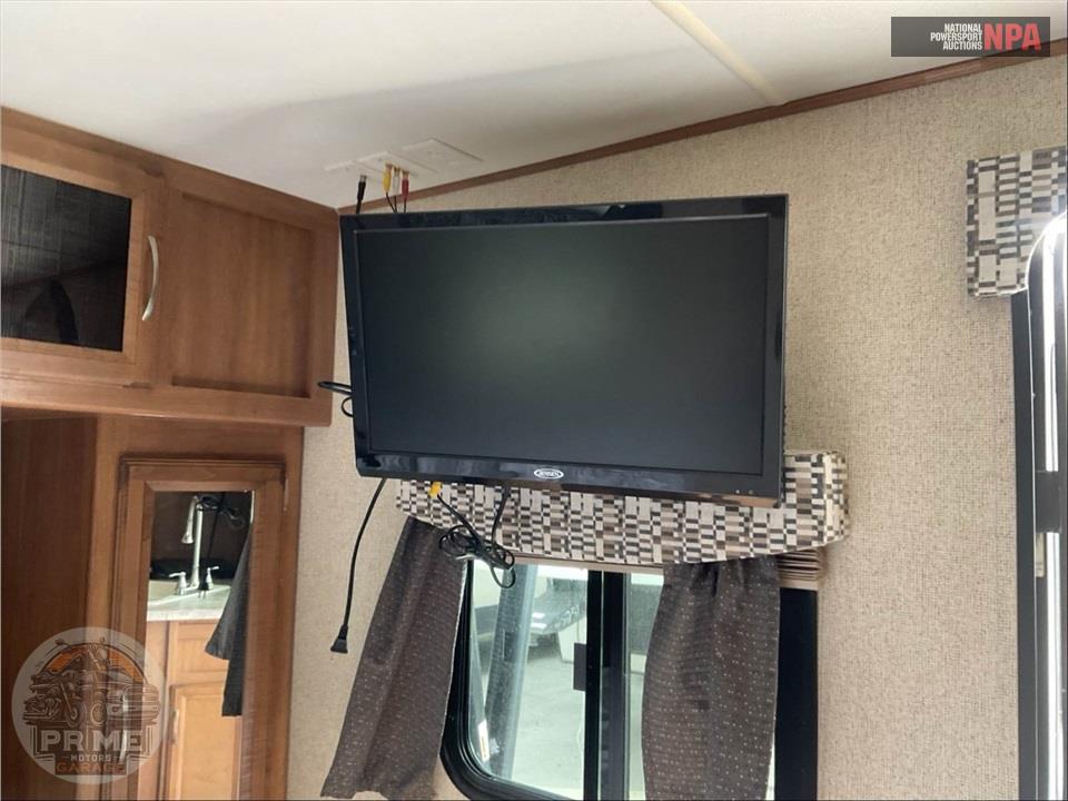 2017 Apex By Coachmen M-212 RB — фото 19