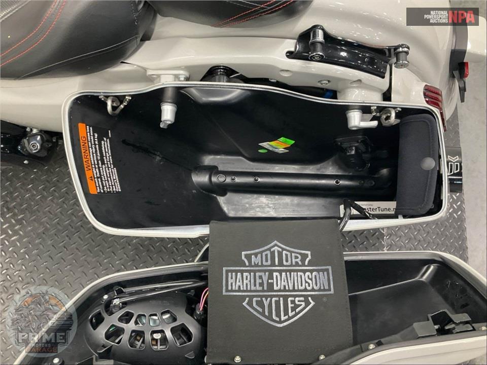 2020 Harley-Davidson FLHXSE CVO STREET GLIDE — фото 15