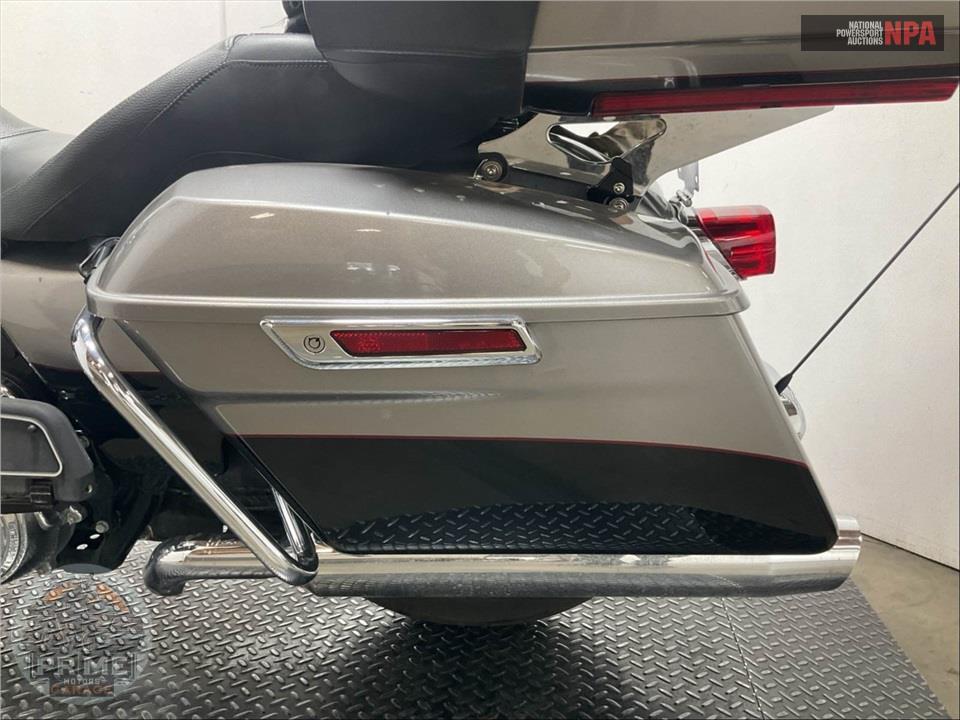 2017 Harley-Davidson FLHTK ULTRA LIMITED — фото 23