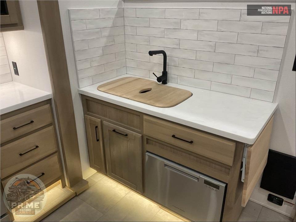 2024 Riverstone M-425FO - FIFTH WHEEL SERIES — фото 23