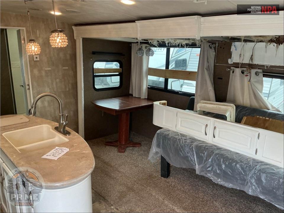 2015 Ultralite By Winnebago M-27RBDS — фото 6