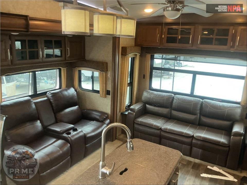 2017 Keystone Rv M-3950 BR - MONTANA LEGACY EDITION FIFTH WHEEL SERIES — фото 8
