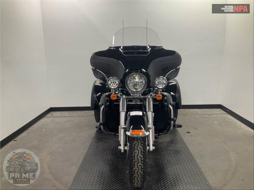 2018 Harley-Davidson FLHTCUTG TRI GLIDE ULTRA — фото 2