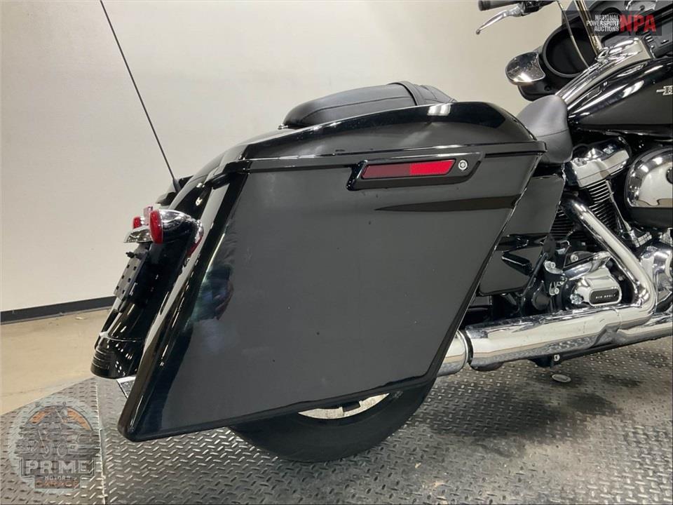 2017 Harley-Davidson FLHX STREET GLIDE — фото 22