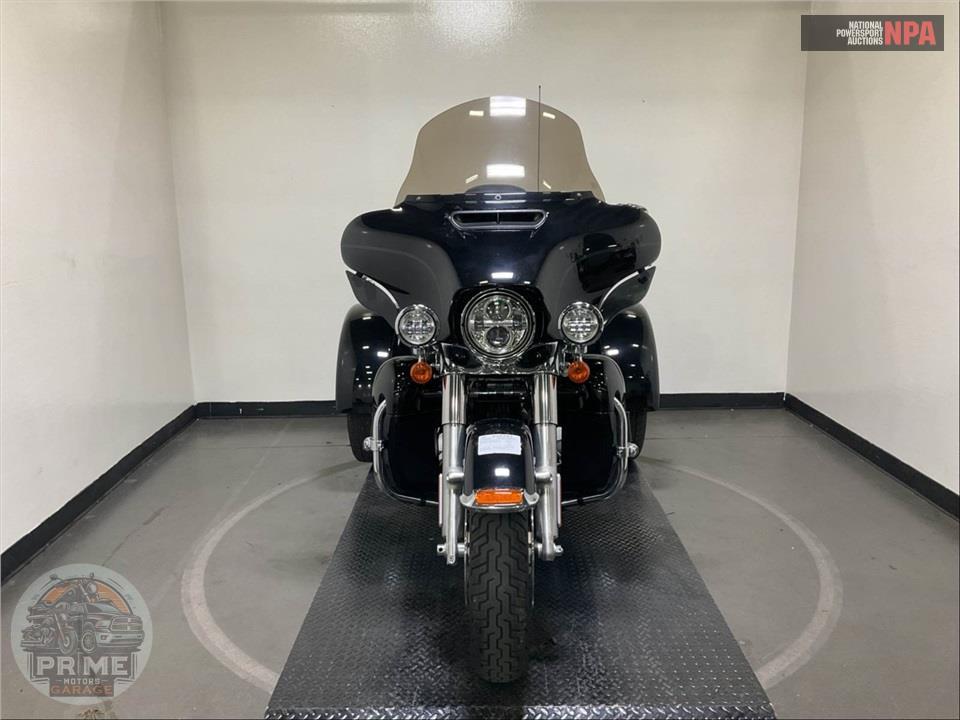 2019 Harley-Davidson FLHTCUTG TRI GLIDE ULTRA — фото 2