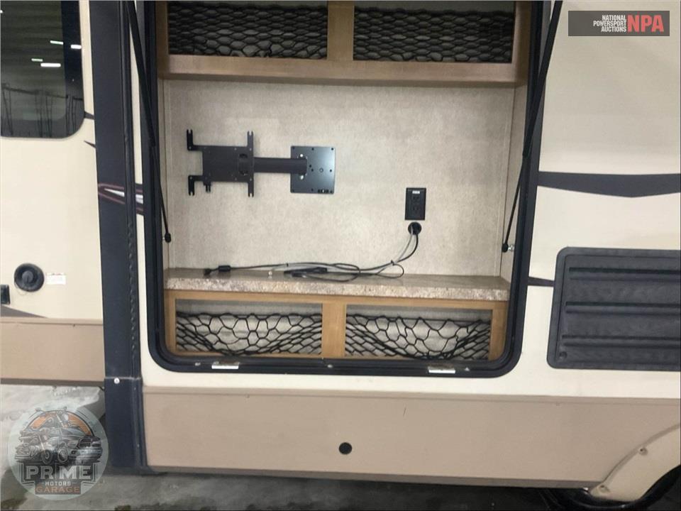 2017 Rockwood By Forest River M-8288WSA - SIGNATURE ULTRA LITE FIFTH WHEEL SERIES — фото 40