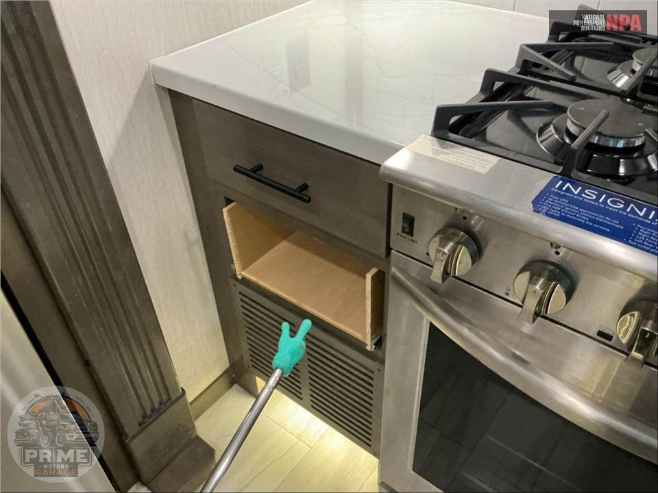 2022 Riverstone M-442MC - LEGACY FIFTH WHEEL SERIES — фото 17