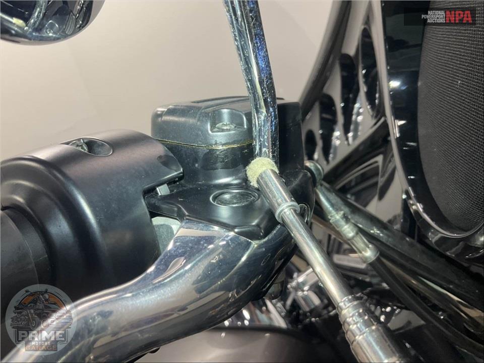 2017 Harley-Davidson FLHTK ULTRA LIMITED — фото 31