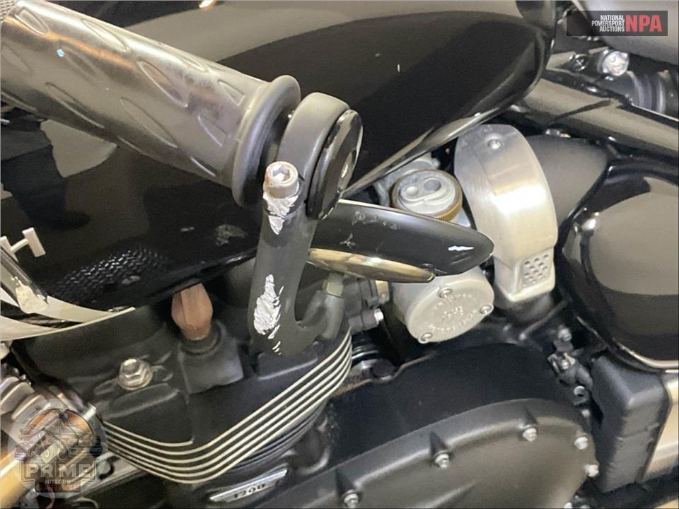 2025 Triumph BONNEVILLE BOBBER — фото 27
