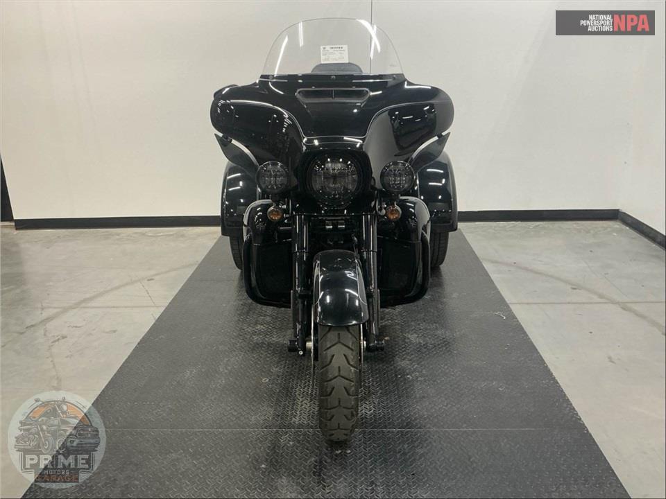 2025 Harley-Davidson FLHTCUTG TRI GLIDE ULTRA CLASSIC — фото 2