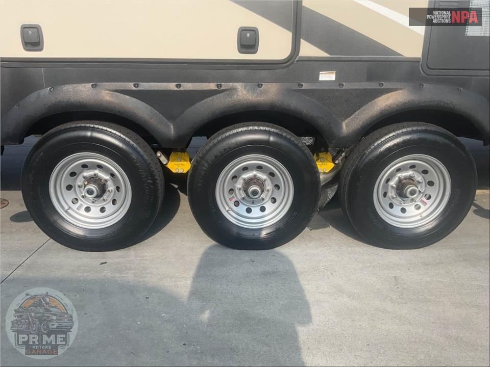 2019 Keystone Rv M-381 TH - MONTANA HIGH COUNTRY TOY HAULER TOY HAULER SERIES — фото 62