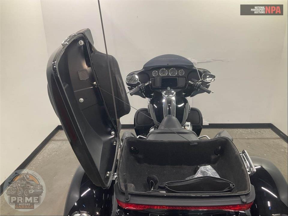 2021 Harley-Davidson FLHTCUTG TRI GLIDE ULTRA CLASSIC — фото 19