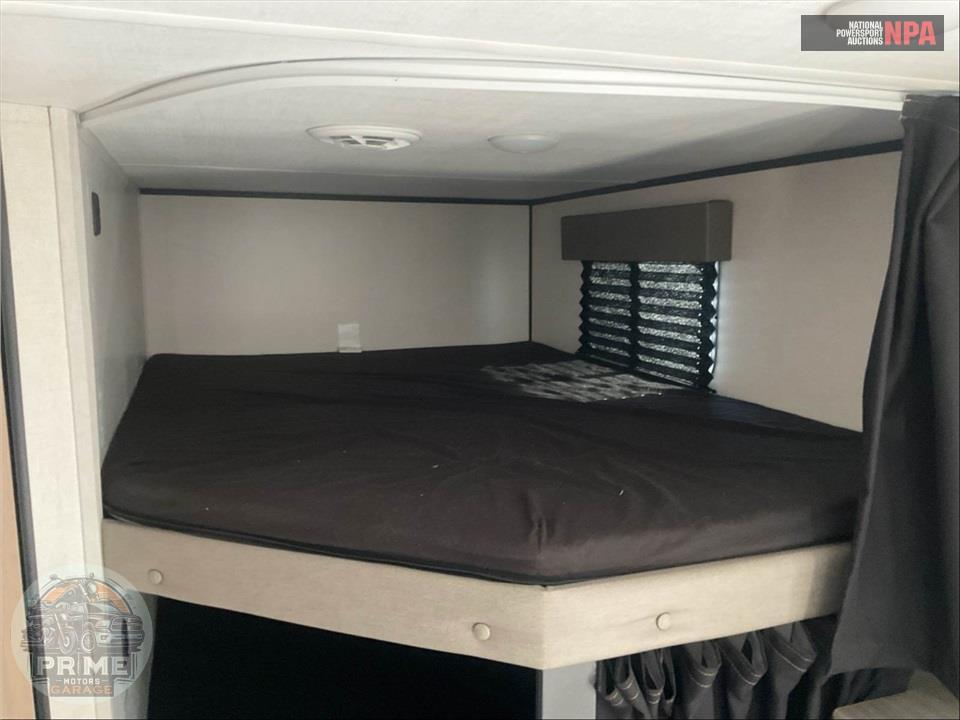 2025 Keystone Rv M-26 BX - COLEMAN LIGHT SERIES — фото 12