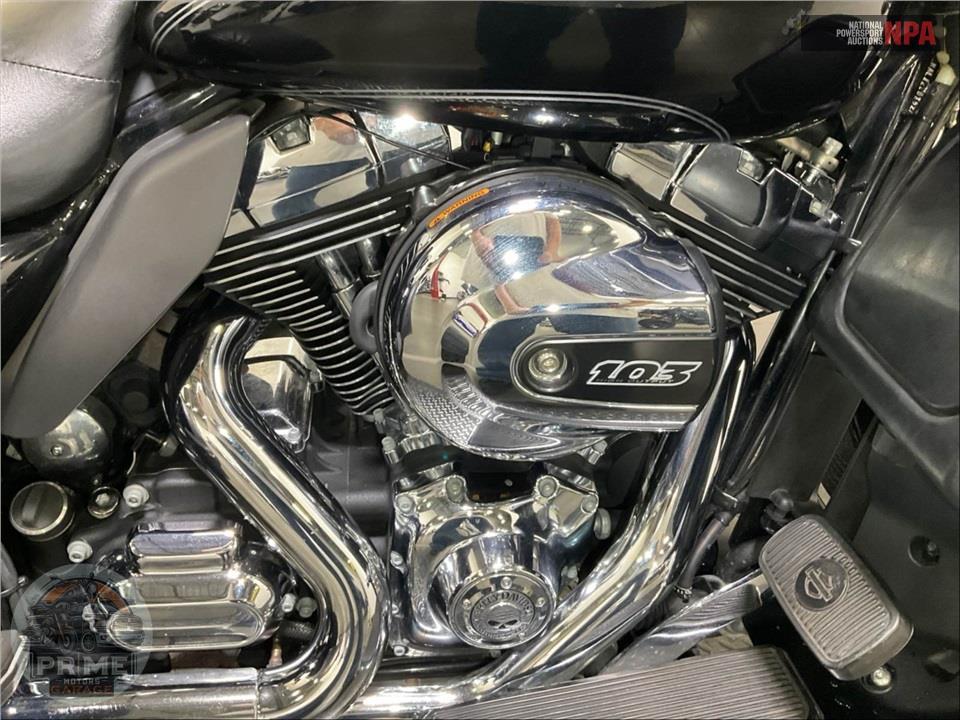 2014 Harley-Davidson FLHTCUTG TRIGLIDE ULTRA CLASSIC — фото 6