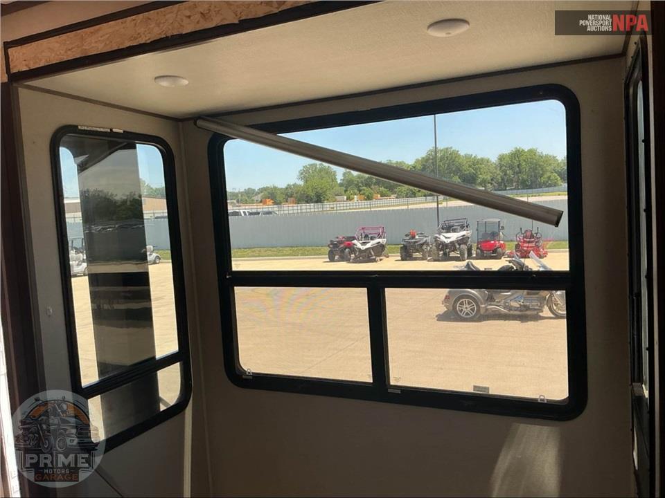 2022 Grand Design Recreational Vehicles M-390RK - SOLITUDE FIFTH WHEEL SERIES — фото 46