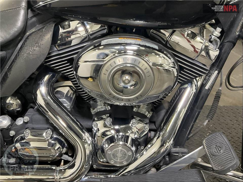 2010 Harley-Davidson FLHRC ROAD KING CLASSIC — фото 6