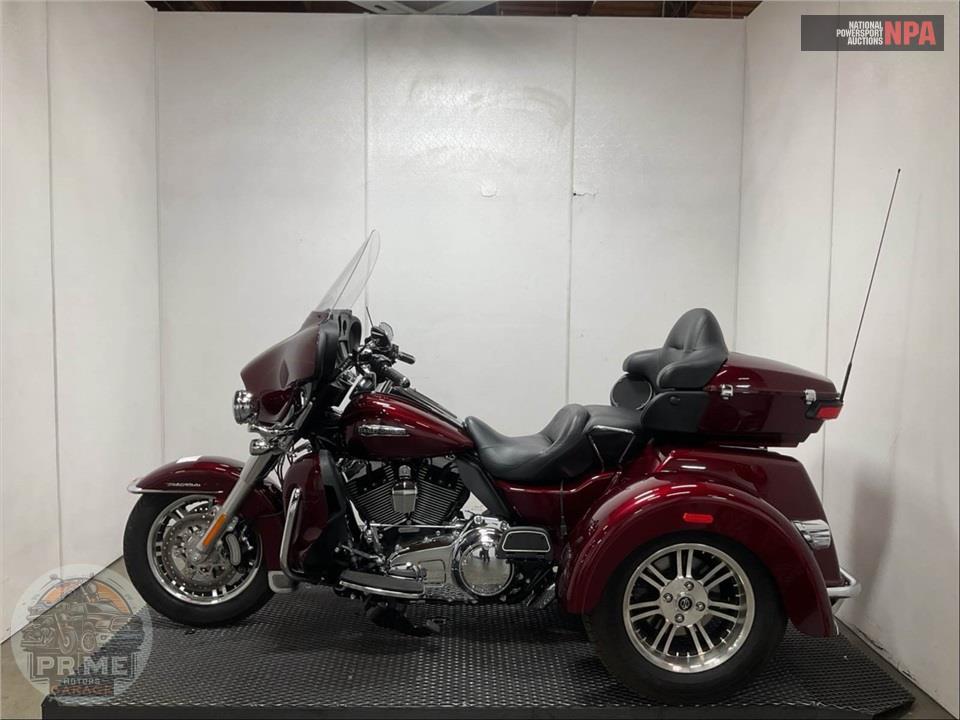 2015 Harley-Davidson FLHTCUTG TRIGLIDE ULTRA CLASSIC — фото 3