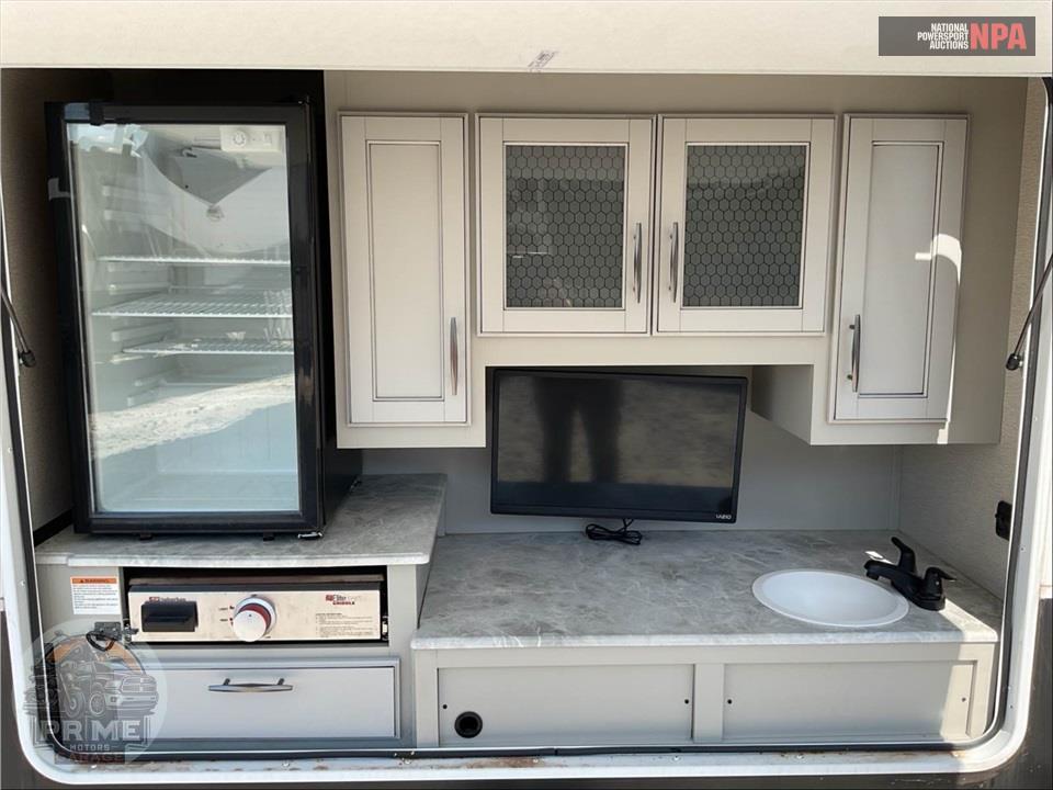 2022 Grand Design Recreational Vehicles M-3740BH - SOLITUDE S-CLASS FIFTH WHEEL SERIES — фото 26