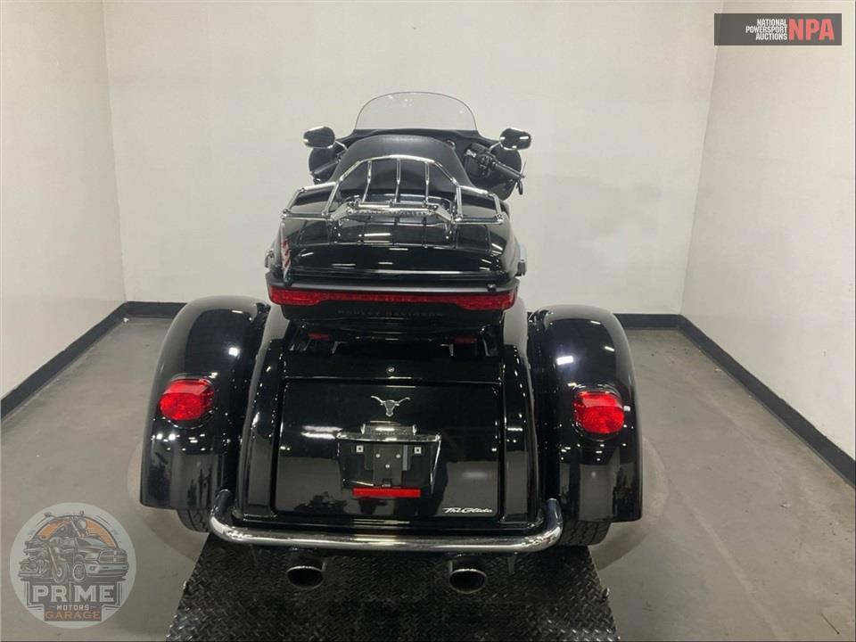 2021 Harley-Davidson FLHTCUTG TRI GLIDE ULTRA CLASSIC — фото 4
