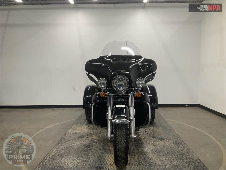 2024 Harley-Davidson FLHTCUTG TRI GLIDE ULTRA CLASSIC — фото 2