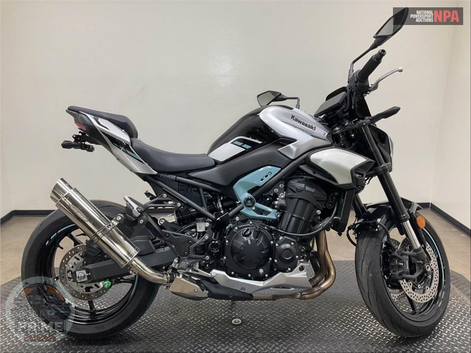 2025 Kawasaki ZR900SSFAN Z900 (ABS, SILVER) — фото 1