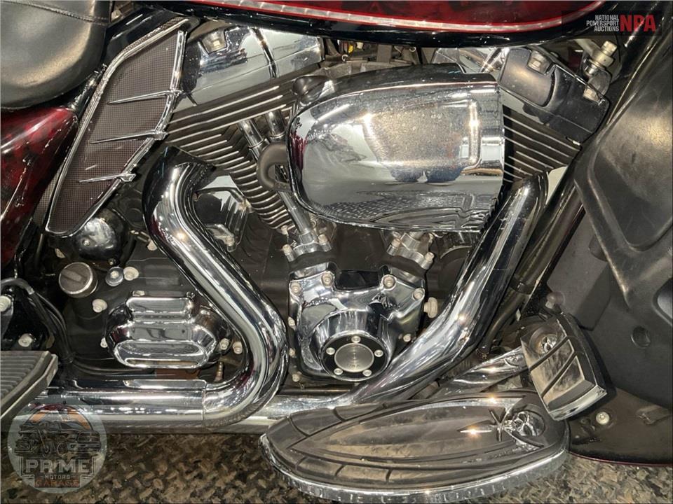 2014 Harley-Davidson FLHTCUTG TRIGLIDE ULTRA CLASSIC — фото 6