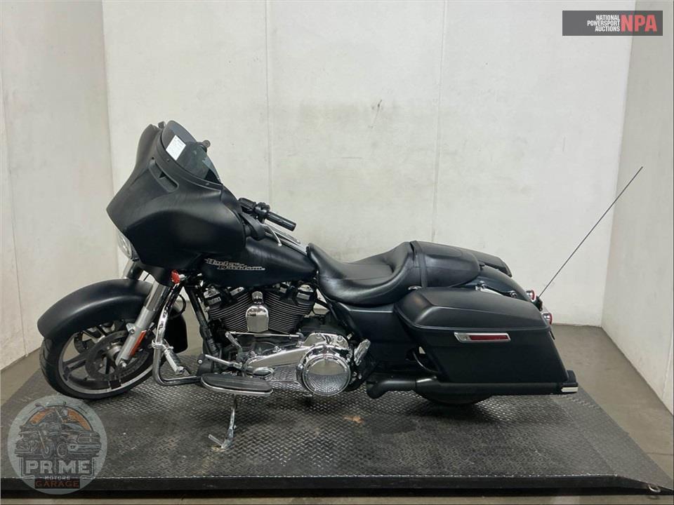 2017 Harley-Davidson FLHXS STREET GLIDE SPECIAL — фото 3