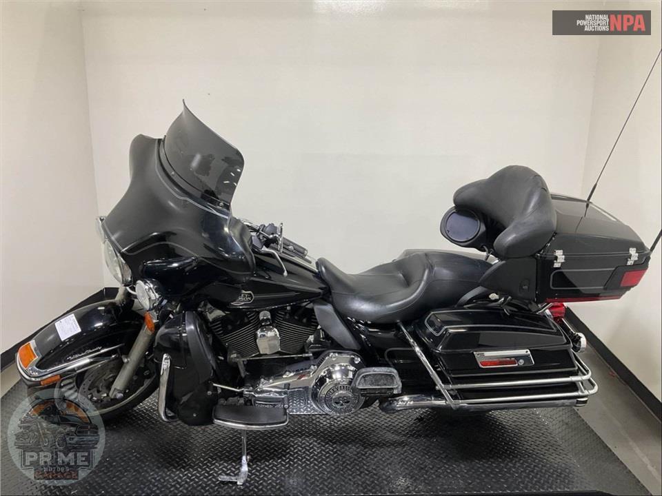 2010 Harley-Davidson FLHTCU ULTRA CLASSIC ELECTRA GLIDE — фото 3