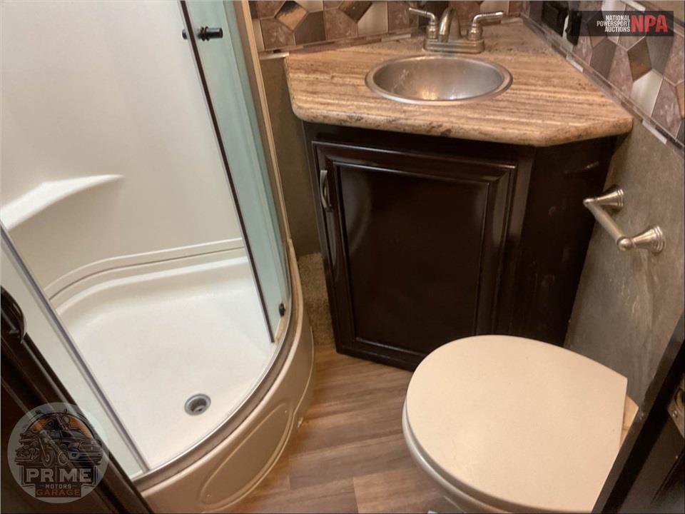 2018 Thor Motor Coach WS31 E450-V10 - QUANTUM SERIES — фото 22