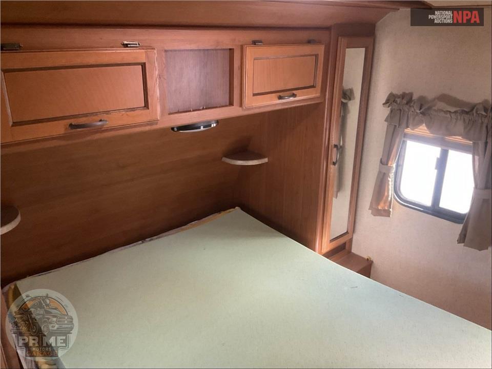 2017 Crossroads Rv M-250RB SUNSET TRAIL SUPER LITE SERIES — фото 12