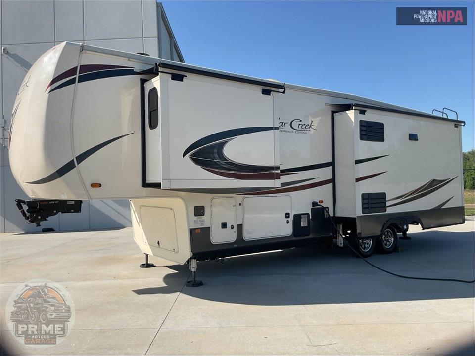 2020 Cedar Creek M-31IK - SILVERBACK FIFTH WHEEL SERIES — фото 2