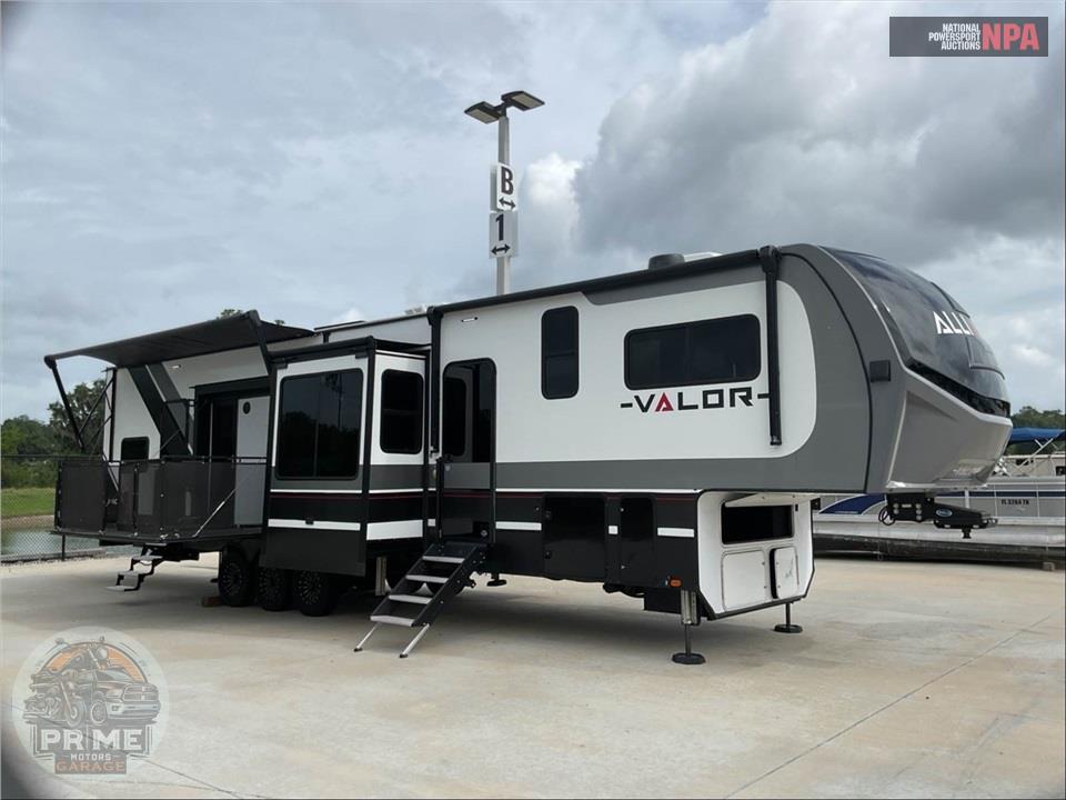 2024 Alliance Rv M-42V13 - VALOR FIFTH WHEEL SERIES — фото 1