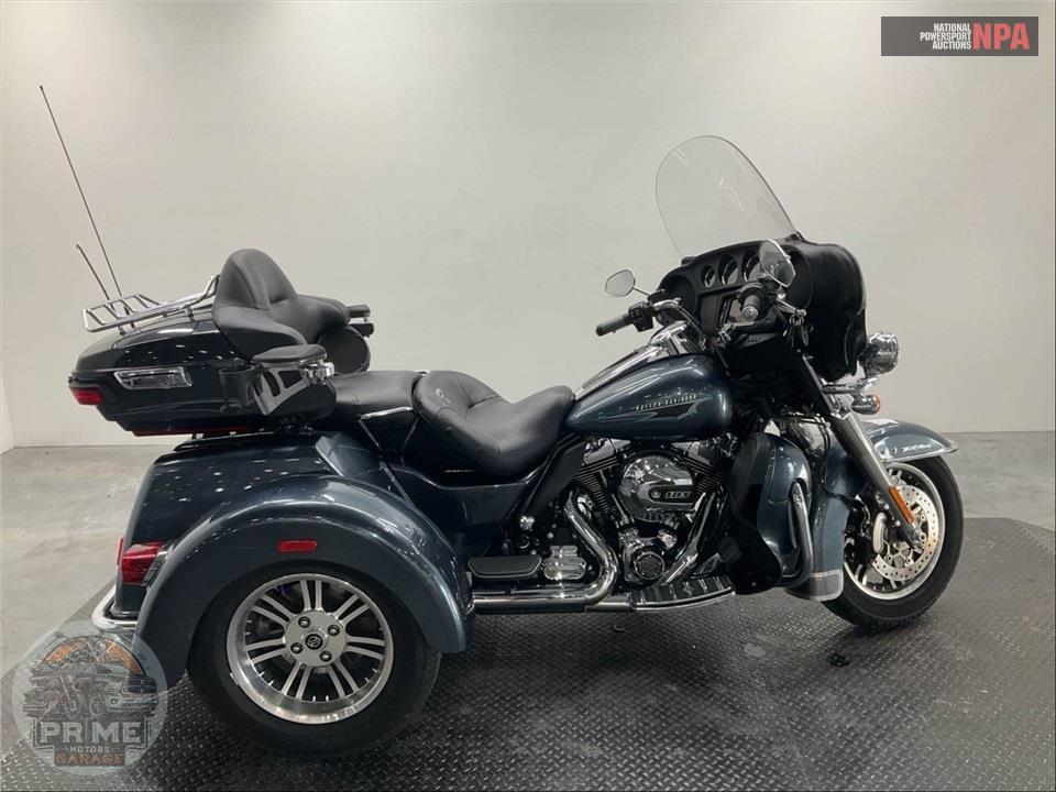 2015 Harley-Davidson FLHTCUTG TRIGLIDE ULTRA CLASSIC — фото 1