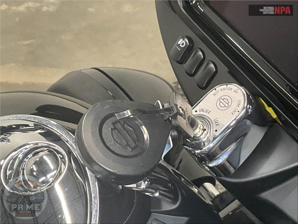 2024 Harley-Davidson FLHTCUTG TRI GLIDE ULTRA CLASSIC — фото 24