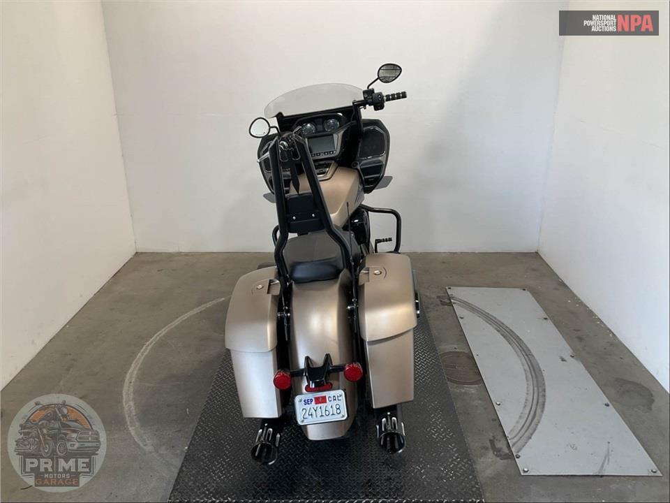 2020 Indian Motorcycle CHALLENGER DARK HORSE SMOKE (WHITE OR SANDSTONE) — фото 4