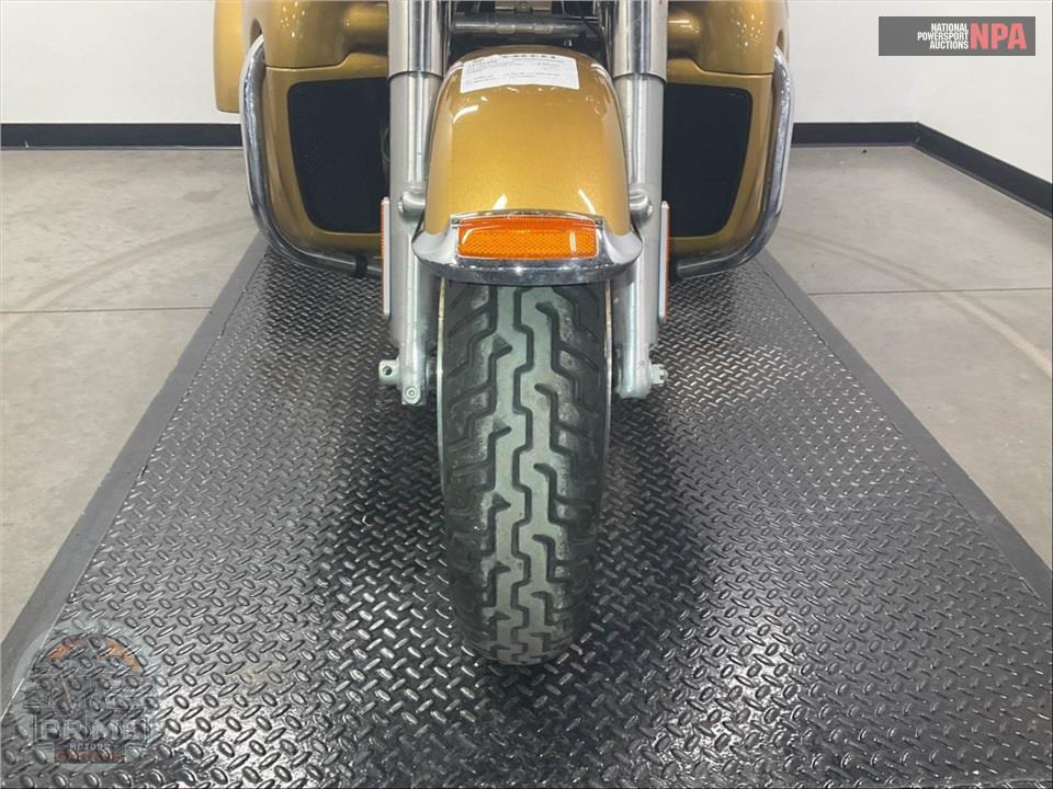 2017 Harley-Davidson FLHTCUTG TRIGLIDE ULTRA CLASSIC — фото 25