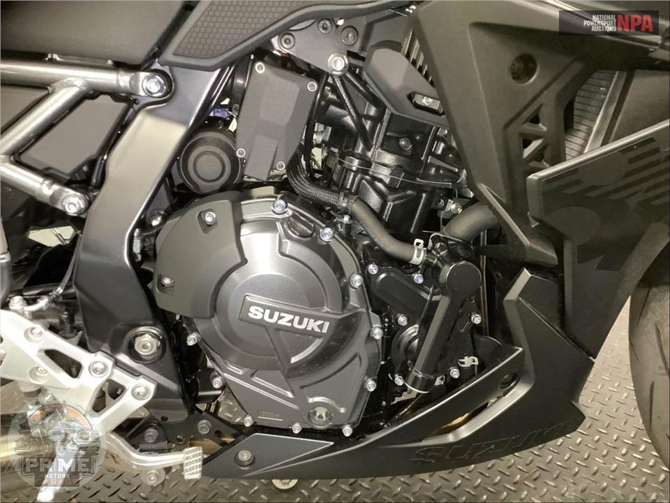 2025 Suzuki GSX800FRQM5 GSX-8R — фото 6