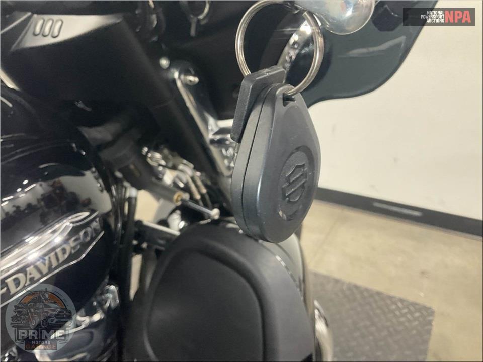 2018 Harley-Davidson FLHTCUTG TRI GLIDE ULTRA — фото 11