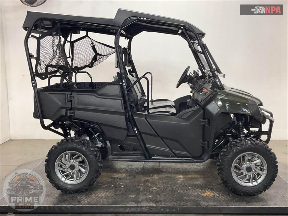2025 Honda PIONEER 700-4 DELUXE — фото 1