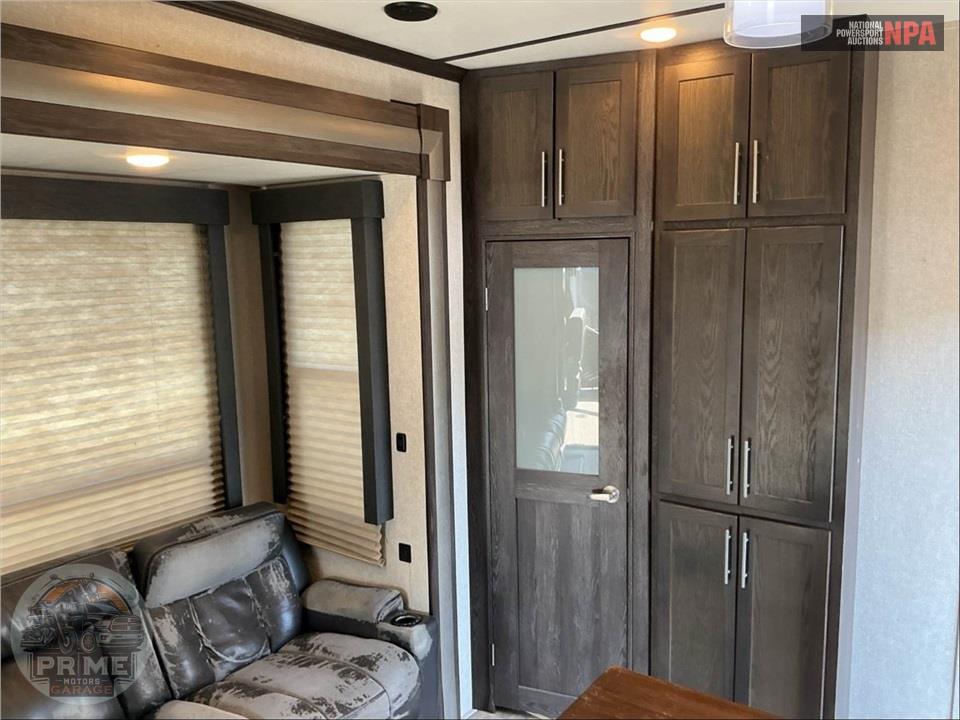 2019 Keystone Rv M-417 - CARBON TOY HAULER TOY HAULER SERIES — фото 8