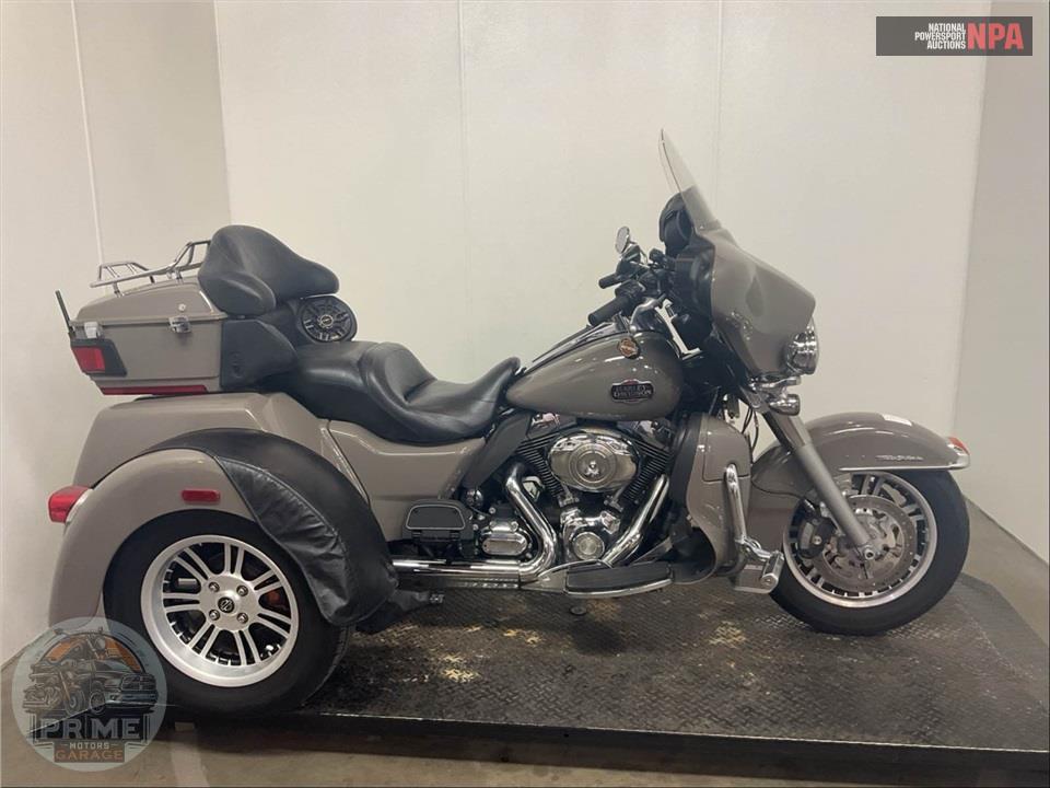 2013 Harley-Davidson FLHTCUTG TRIGLIDE UL CLSC — фото 1